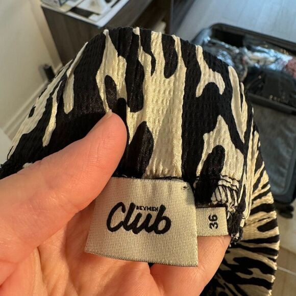 Beymen Club Women's Silky Black and White Shorts Size 4 - Picture 4 of 5